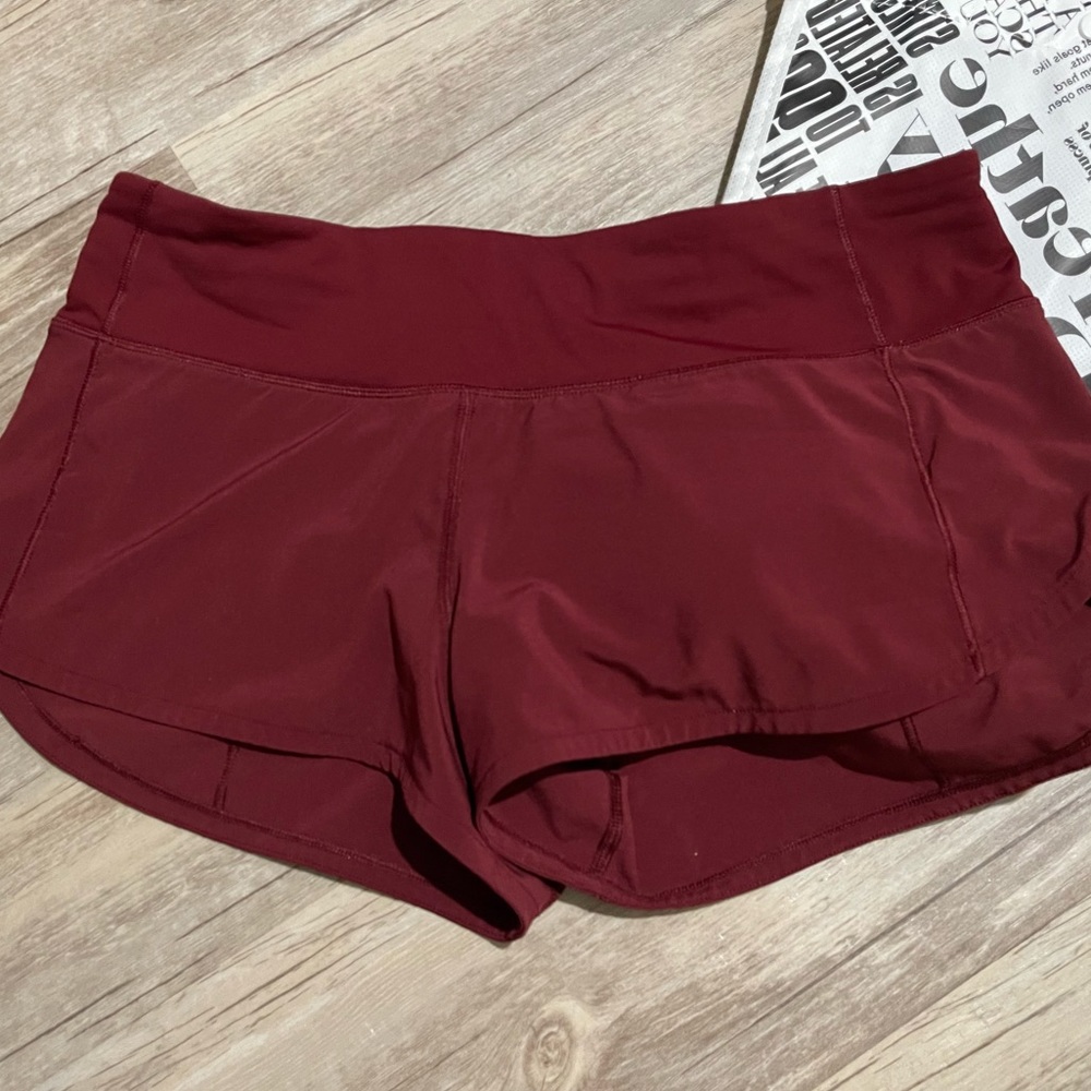 Lululemon Speedup 2.5 inch burgundy short